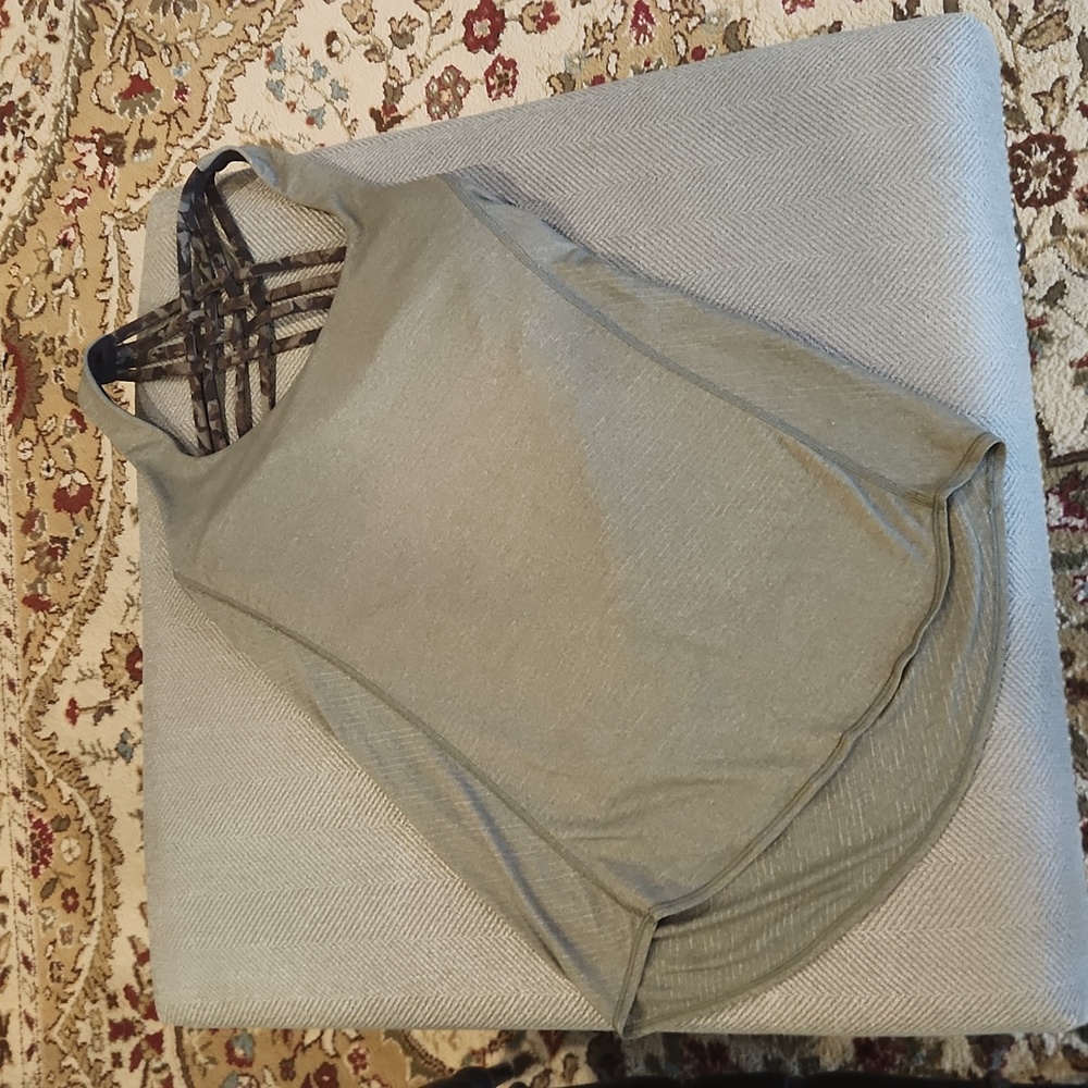 Lululemon Free to be Wild Bra Tank Top Green Camouflage Women's Sz 4